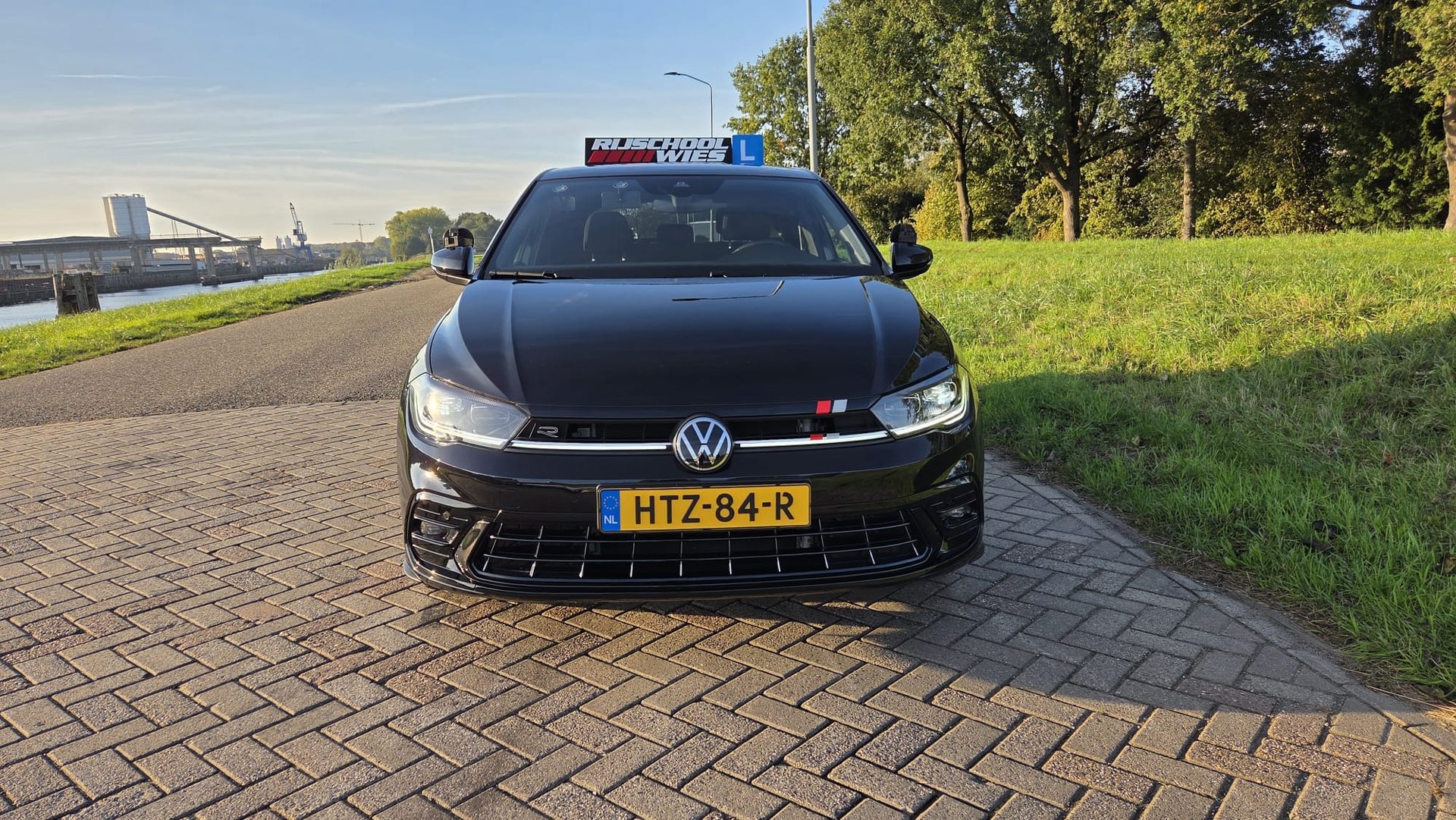 Volkswagen Polo van Rijschool Wies: Voorkant